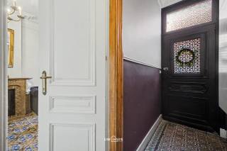 Voor wie authenticiteit en karakter weet te waarderen, is deze uitzonderlijke woning een zeldzame vondst. Gelegen in het pittoreske Rupelmonde, op...