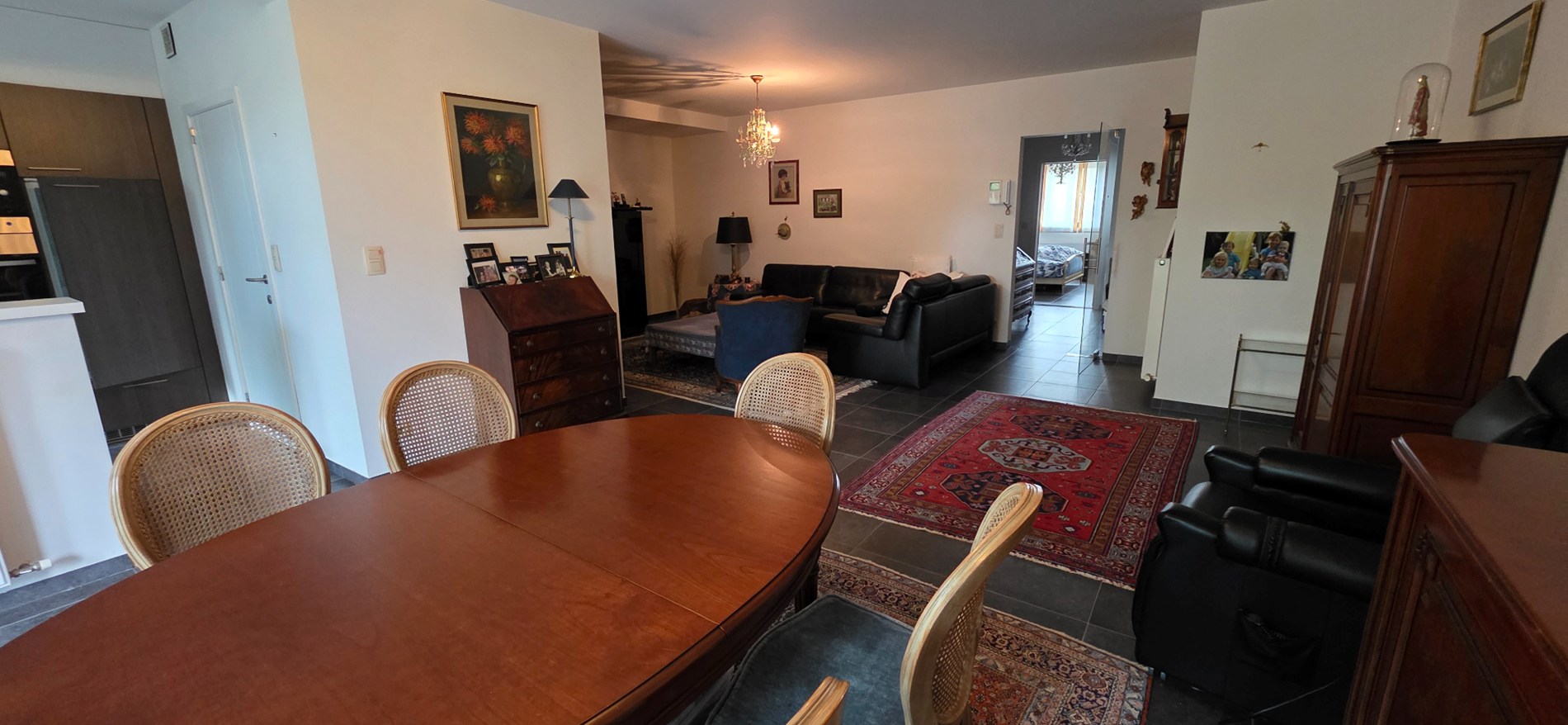 Ruim, 3 slaapkamer appartement te huur - foto 5