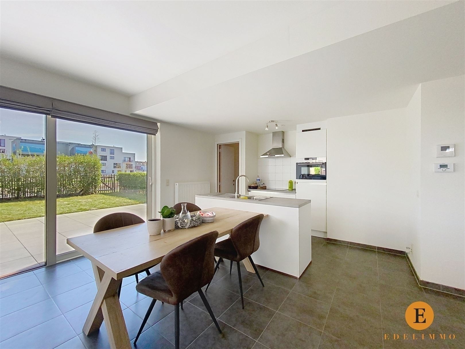 Modern gelijkvloers appartement met tuin en autostaanplaats. - foto 3