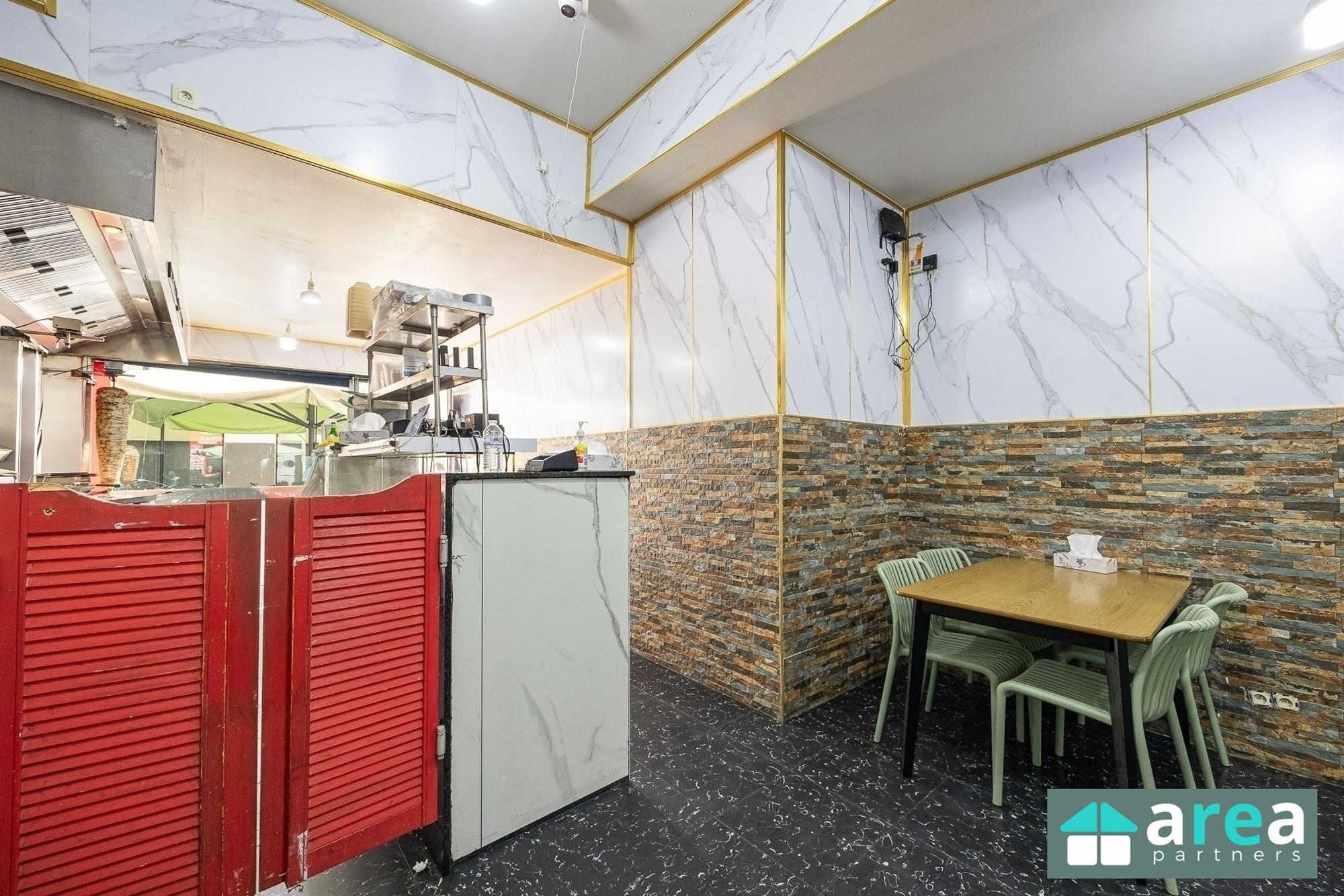 Opbrengsteigendom met handelszaak en 6 studio's in stadsbuurt! - foto 4