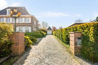 Op een topligging aan de Gerhagenstraat bevindt zich deze karaktervolle en oerdegelijke woning op een riant perceel van 2.416 m² – Deze...