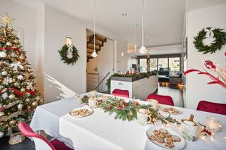 Dit handelspand met bovengelegen duplex appartement is gelegen in het centrum van Ravels. Het pand heeft een zeer goede ligging waardoor het...