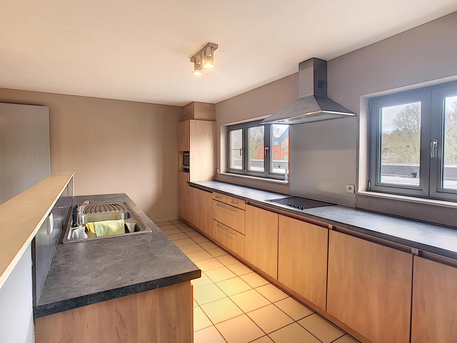 Duplex appartement gelegen op de eerste verdieping met 3 slaapkamers - foto 2