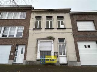 Ruime renovatiewoning met tal van mogelijkheden, gelegen aan de Heideplaats, dichtbij winkels, school, bibliotheek, openbaar vervoer en...