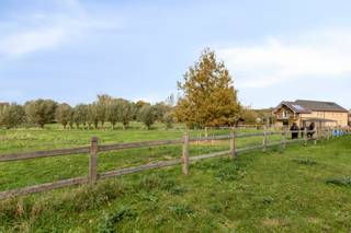 **Prijs op aanvraag** Op de idyllische grens van Lennik en Gaasbeek bevindt zich deze adembenemende eigendom waar rust, privacy en...