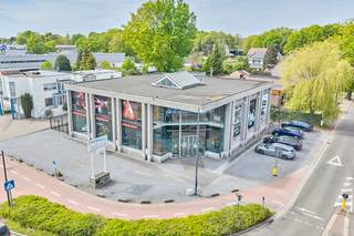 Aan de drukbezochte Hasseltweg te Genk, gelegen tussen diverse grote ketens (McDonalds, AS Adventure, Lidl, JYSK…), wordt dit pand in...