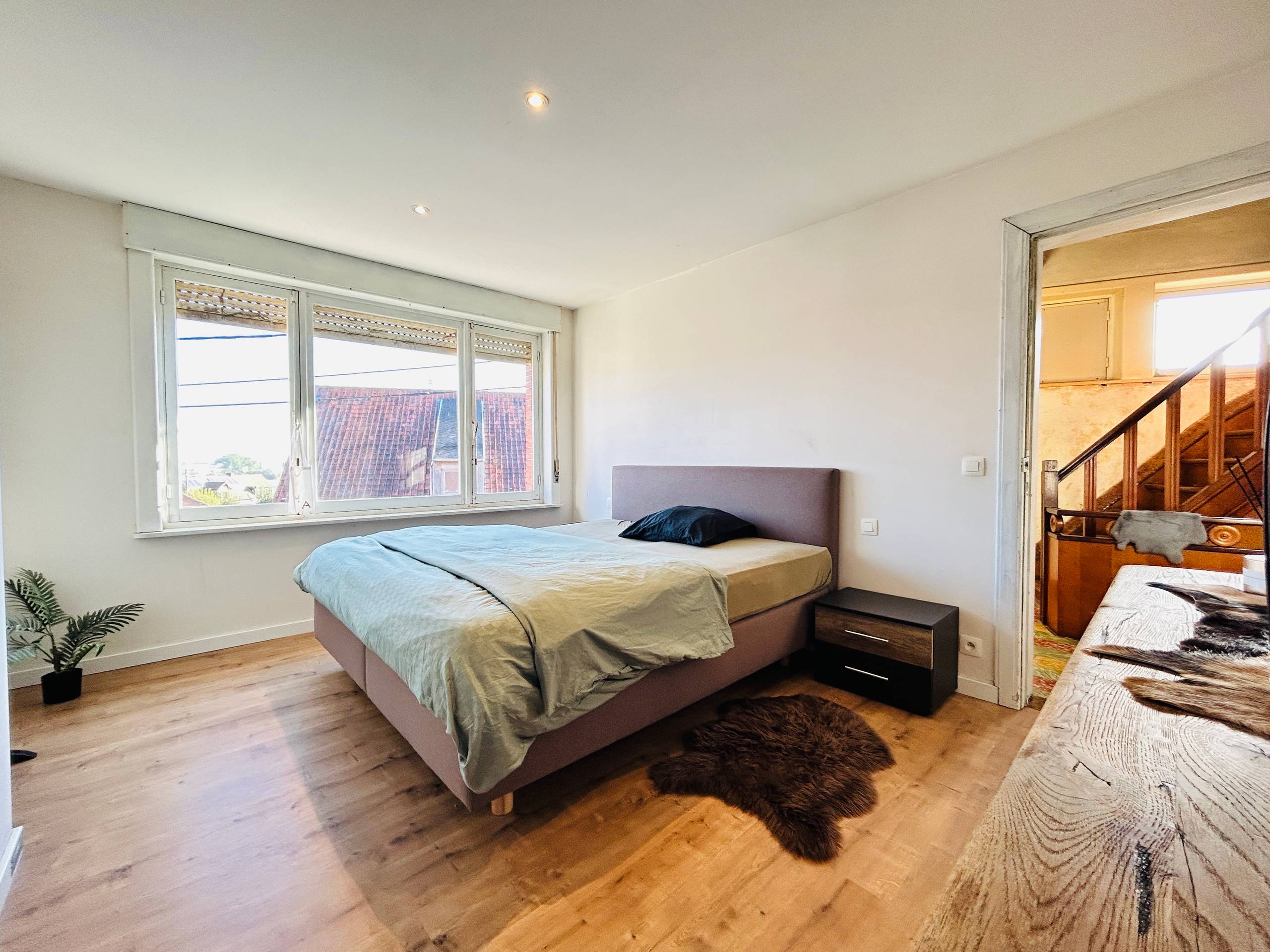 Hoekwoning met garage en tuin. - foto 5