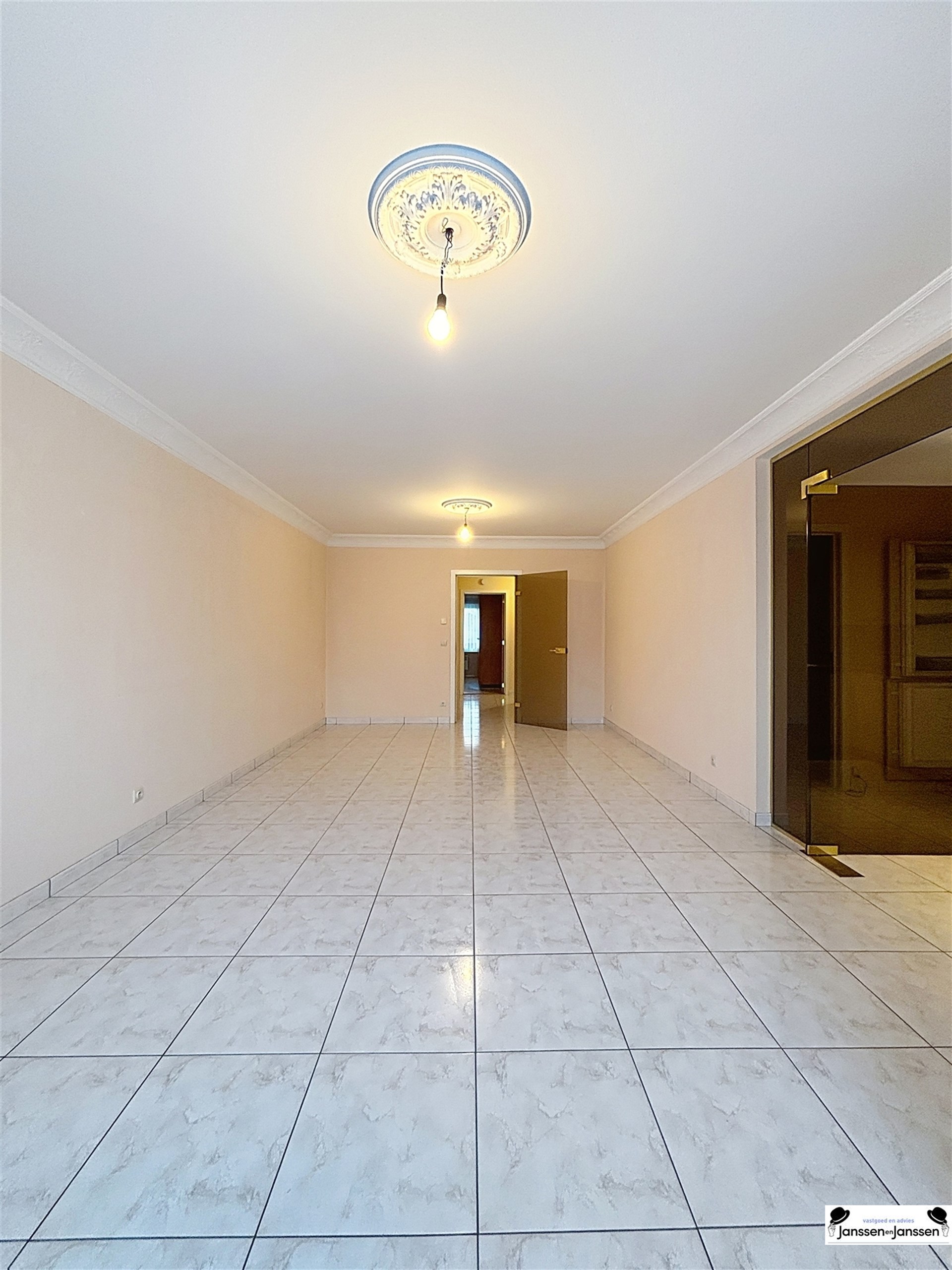 Ruim gelijkvloers appartement met topligging in Oostende - foto 4