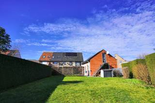 Dit “handelshuis” 1995 was in oorsprong een dokterswoning met 110 m² praktijk en riante 180 m² duplex erboven. Op heden is het ingedeeld in...