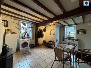 AUTHENTIEKE HOEVE MET 3 KAMERS EN TUINAdres: Keistraat 2 en 2BRichtprijs : 225.000 euro De woning is gelegen in het rustige en landelijke...