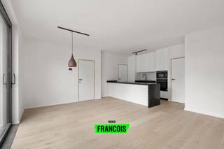 Dit appartement met twee slaapkamers is gelegen in een kleinschalige nieuwbouwresidentie nabij de Spuikom te Bredene. Deze rustige ligging biedt...