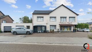 In het centrum van Hulst gelegen handelspand (momenteel gekende bakkerij) met bovenliggende woonst.Indeling...