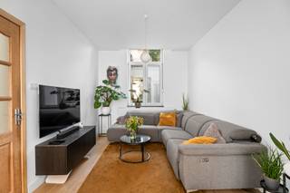  * 4 slaapkamers en ruime badkamer       * Lichtrijke leefruimte met hoge plafonds       * Instapklaar en energiezuinig       * Rustig gelegen, toch...