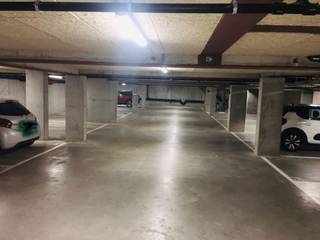 NEDER-OVER-HEEMBEEK, een kelderparking in een nieuw gebouw, bouwjaar 2021 (Empl. n°16). Onmiddellijke beschikbaarheid. - INFORMATIE TREVI...