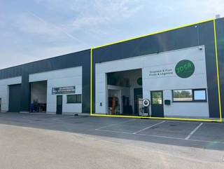 📍 Machelen ❄️ 176 m² koelruimtes 📦 143 m² opslagruimte 🏢 121 m² kantoren op verdieping ⚡ Zonnepanelen voor energie-efficiëntie Bent u actief in...