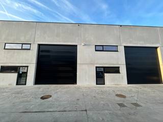 *** NIEUWE VOORWAARDEN ***Unieke opportuniteit: verkoop van een patrimoniumvennootschap (onder aandelen) met 8 verhuurde KMO-units, gelegen op...