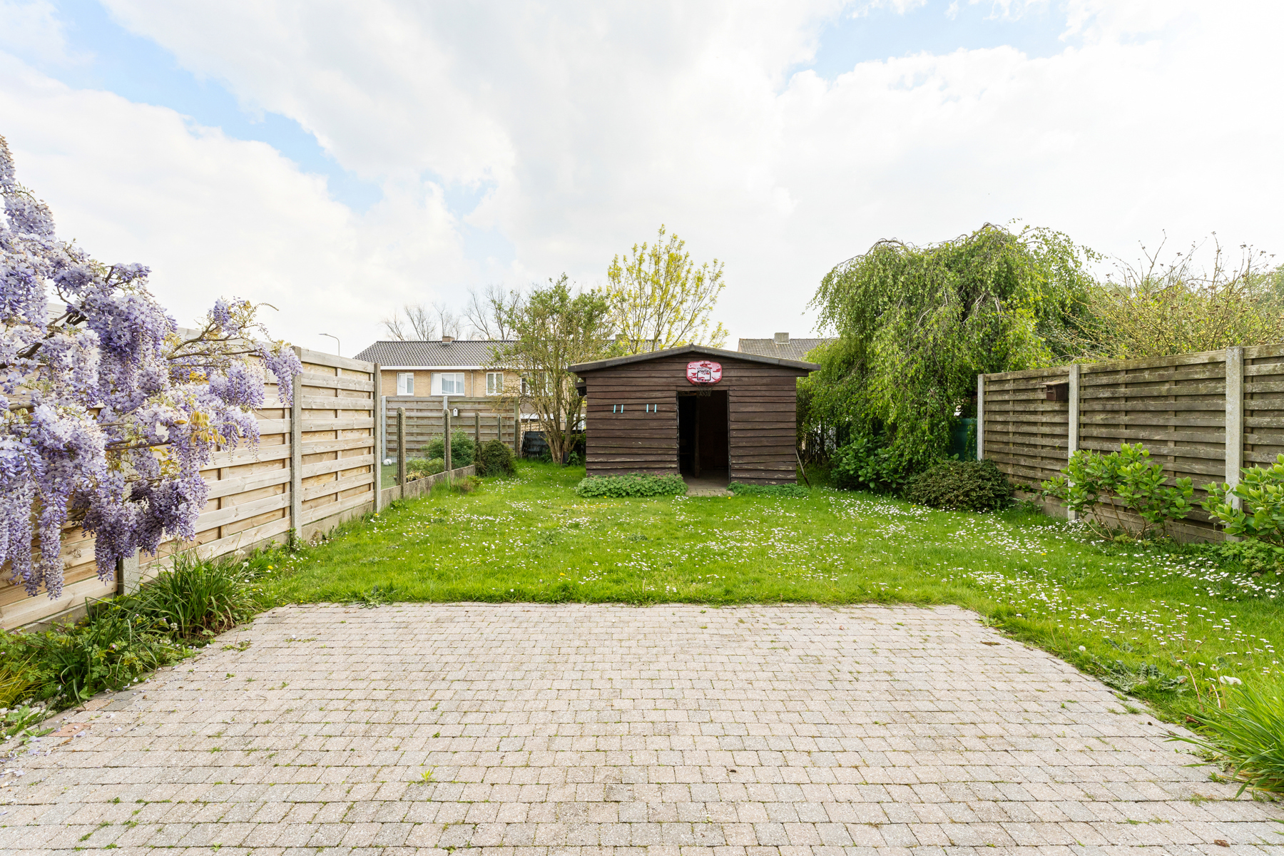 Lichtrijke woning met 4 slaapkamers, garage en verzorgde tuin. - foto 2