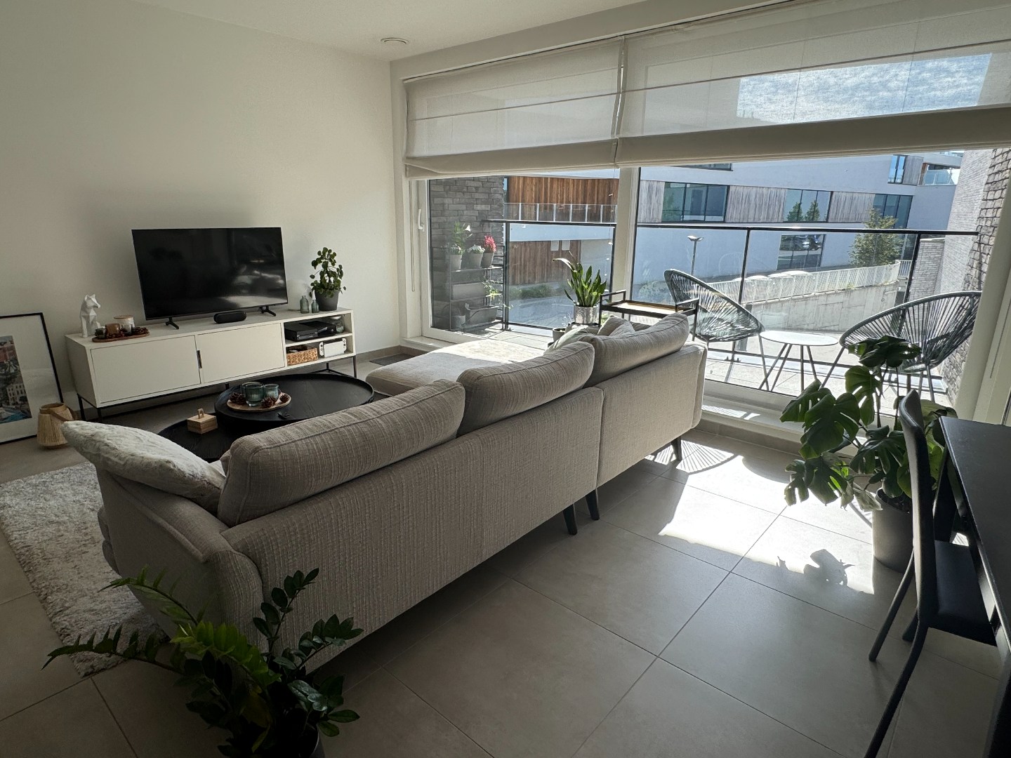 Te Koop: Instapklaar, recent appartement met parkeerplaats op topligging in centrum Waregem! - foto 5