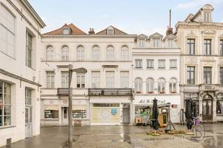 Grande surface commerciale récemment rénovée située au cœur du centre historique de Tournai, en plein sur la place Saint-Pierre.Cette dernière,...