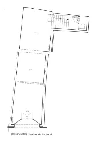 <p><span>Charmante et polyvalente surface commerciale au cur de la ville</span></p><p><span>Ce bien idéalement situé offre un rez-de-chaussée commercial de </span><span>48 m²</span><span>, comprenant un espace de rangement pratique et des toilettes à larrière. Grâce à son agencement ouvert, lespace se prête parfaitement à diverses activités commerciales.</span></p><p><span>Au </span><span>premier étage</span><span>, vous trouverez une spacieuse surface de </span><span>44 m²</span><span> équipée dune cuisine de base. Cet étage peut être aménagé en bureau, en atelier ou même en espace de vie convivial.</span></p><p><span>Le </span><span>deuxième étage</span><span> est divisé en deux pièces distinctes, avec une salle de bain (douche, lavabo et toilettes) ainsi quune petite terrasse idéale pour un moment de détente.</span></p><p><span>Ce qui rend ce bien particulièrement attractif, cest son </span><span>charme authentique</span><span> : de grandes fenêtres laissant entrer beaucoup de lumière, une atmosphère chaleureuse et une disposition qui invite à une utilisation créative. Alliant fonctionnalité et caractère, il peut être facilement adapté à une grande variété de concepts.</span></p><p><span>De plus, il se situe dans une rue commerçante piétonne animée qui mène directement à la </span><span>Botermarkt, la Grand-Place et la Bruul</span><span> un emplacement privilégié attirant aussi bien les habitants que les visiteurs.</span></p><p><span>Remarque :</span><span> lexploitation horeca nest pas autorisée.</span></p>