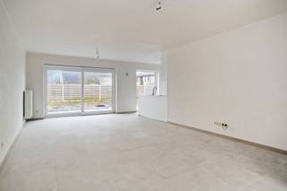 In het landelijke Beerst (deelgemeente van Diksmuide), huisvest deze instapklare nieuwbouwwoning. Deze bevindt zich op wandelafstand van de...