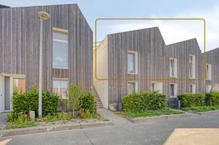 Moderne stapelwoning met tuinSlim ontworpen en lichtrijkPrivé buitenruimte en parkingGroene en kindvriendelijke omgeving...