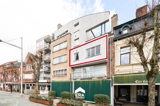 Prachtig appartement te koop in hartje Eeklo met zicht op de MarktOp een toplocatie in het centrum van Eeklo bevindt zich dit ruim en appartement op...