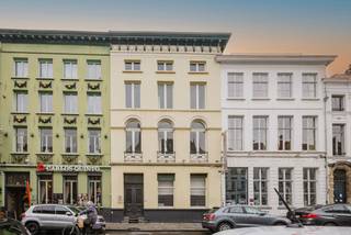 SituationSitué dans la Kammerstraat, près du Vrijdagsmarkt à Gand. Facilement accessible en transports en commun et depuis l'E40/E19.AménagementLa...