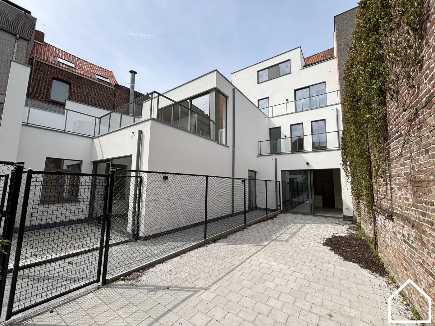 NIEUWBOUWAPPARTEMENT MET 2SLPKS, TUIN EN TERRAS IN HARTJE IEPER - foto 1