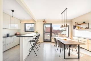 Op zoek naar een lichtrijk appartement met open zicht op groen? Dit aangename appartement op de tweede verdieping van een kleinschalig gebouw...