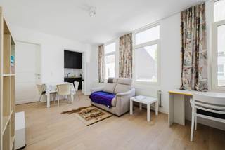 <strong>This move-in-ready apartment offers the perfect combination of accessibility, tranquility, and nature with the vibrant city life! </strong><br /><br /><strong>LOCATION</strong><br /><br />The apartment is part of a charming townhouse dating from around 1890, which was stylishly renovated in 2019 and divided into five small-scale residential units without a property manager, resulting in low common area fees.<br /><br />The apartment is located on a quiet bike-friendly street by the water and near the bustling city center.<br />With an excellent <strong>Mobiscore of 9.1/10</strong>, you’ll enjoy a perfect combination of accessibility, tranquility, and nature here.<br />Behind the apartment is Wielewaalpark, and within walking distance lies the beautiful Bourgoyen-Ossemeersen nature reserve, ideal for relaxation and recreation.<br /><br /><strong>DESCRIPTION</strong><br /><br />Located on the first floor, this modern apartment offers a bright living space with an open kitchen.<br />Thanks to the large windows and favorable orientation, you’ll enjoy pleasant natural light and a spacious feel.<br /><br />Through the hallway, you’ll reach the full-sized bedroom and the bathroom.<br />The bathroom is equipped with a shower, a sink with matching vanity, and a toilet.<br /><br /><strong>Located near the historic center of Ghent, this property is ideal as a starter home, for students, or as an investment.</strong><br /><strong>The combination of prime location, character, and move-in-ready comfort makes this a unique opportunity.</strong><br /><br />Contact Kevin for more info and/or visit: <strong>0476 66 55 50<br /></strong>(Some images are for reference only)