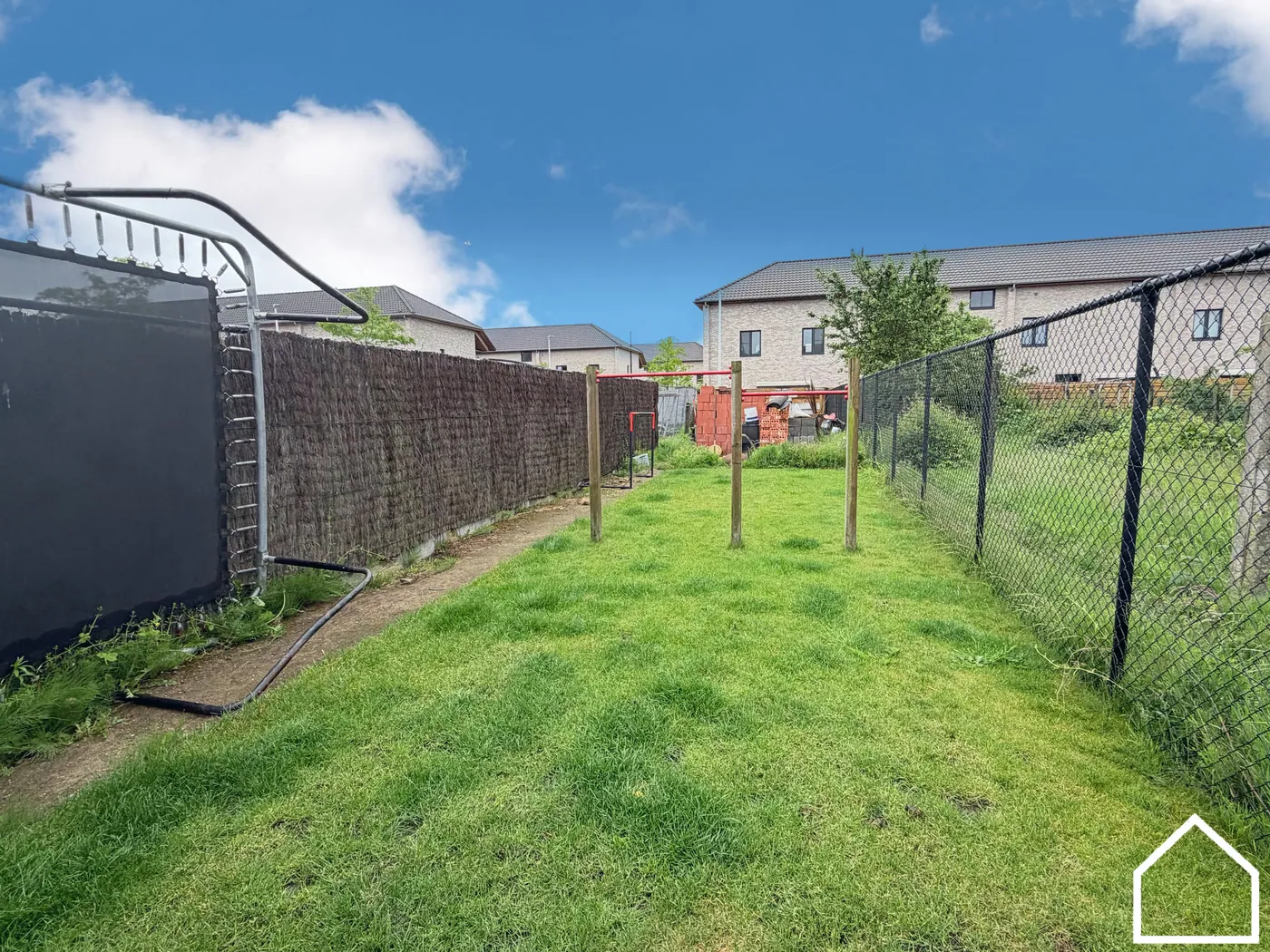 GERENOVEERDE WONING MET 4 SLPKS, TUIN EN MOGELIJKHEID TOT GARAGE - foto 4