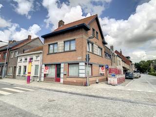 Cet appartement rénové au rez-de-chaussée est situé dans le centre de Proven, à environ 10 minutes de route de Poperinge. À distance de marche,...