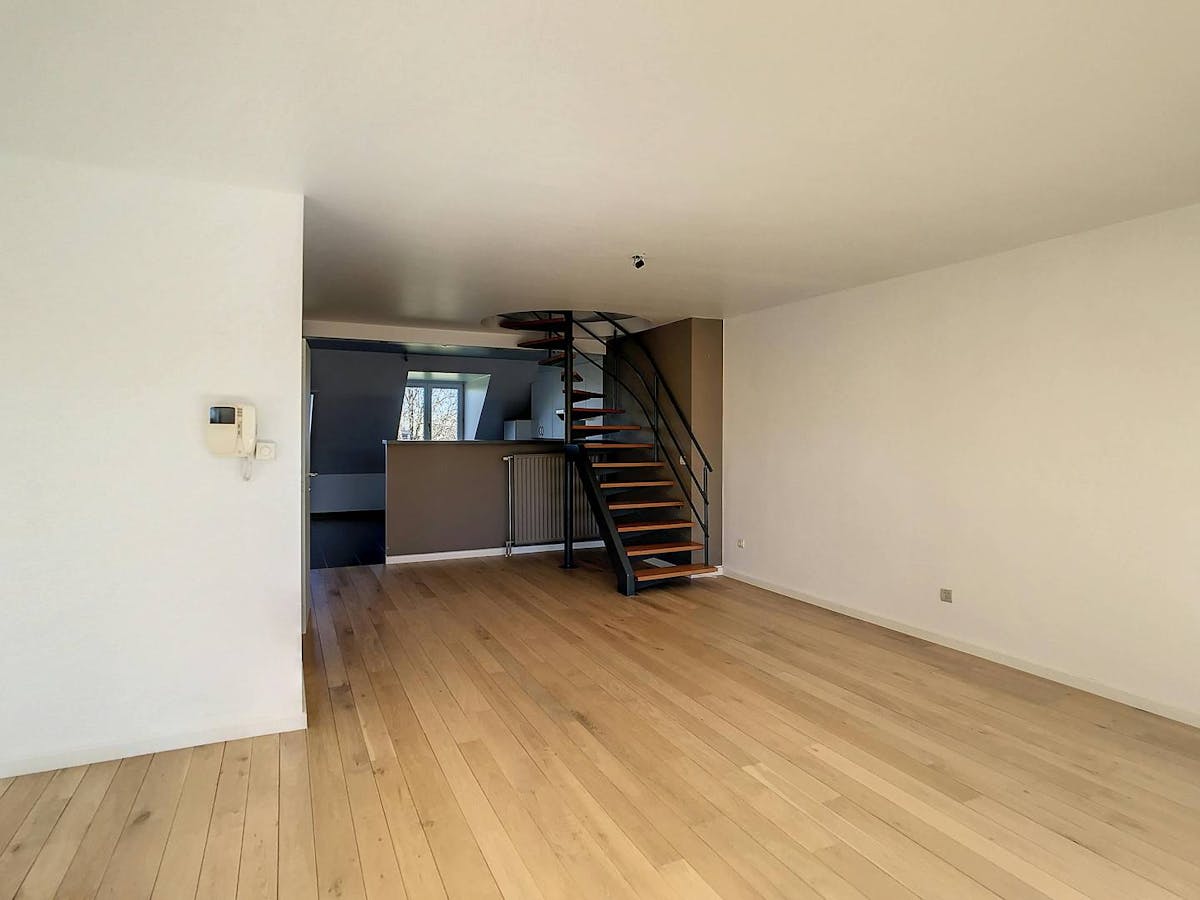 Ruime duplex met 2 slaapkamers en garage te huur in Sint-Kruis - foto 3