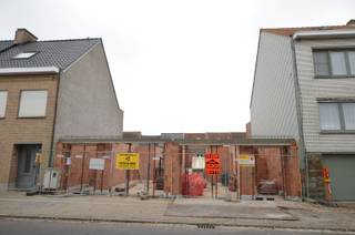 Prachtige nieuwbouwwoningen (LOT 1 IS VERKOCHT & LOT 2) gelegen op slechts 100m van de spuikom.Indeling:Inkomhall, 3 toiletten, garage met wasplaats,...