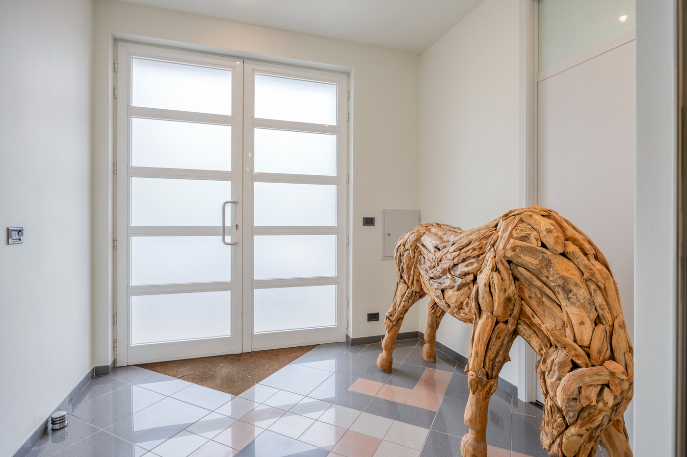 Uitzonderlijk ruim woonhuis (± 340 m²) met vergunning voor opsplitsing naar 2 woonunits - photo 2