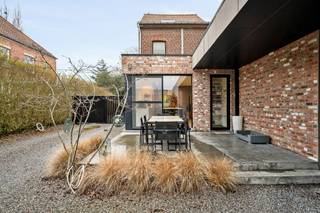 Looking for a home where space, comfort, and future-oriented living go hand in hand? Discover this fully renovated HOB on a spacious plot of 811...