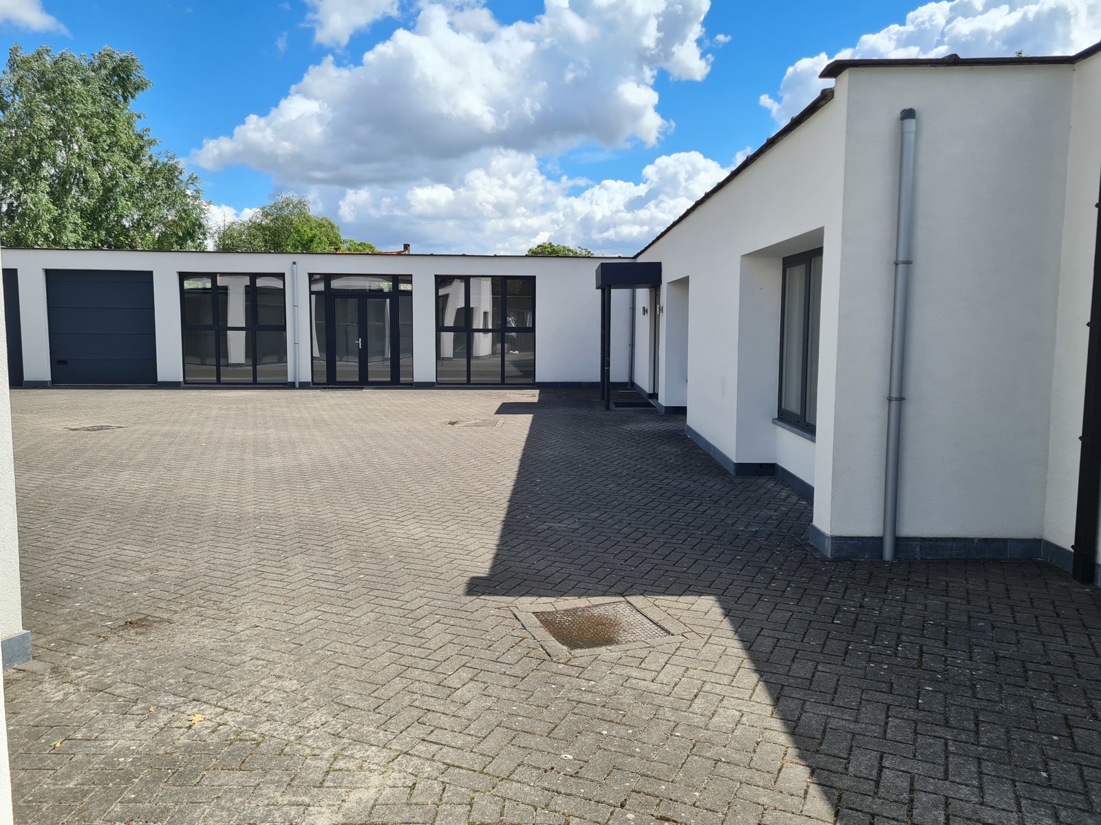 Showroom/kantoor met opslagruimte/magazijn buiten centrum - foto 4