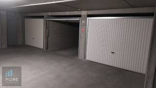 Individual and private double (side-by-side) garage box for sale on level -3 in Knokke-Centrum, near Zoutelaan, Dumortierlaan, and Lippenslaan. Easy access for driving in. Automated communal entry gate.<br /><br /><br /><br /><span><strong>For sale under conditions; See www.more.be, "attachments" and subject to availability.</strong></span>