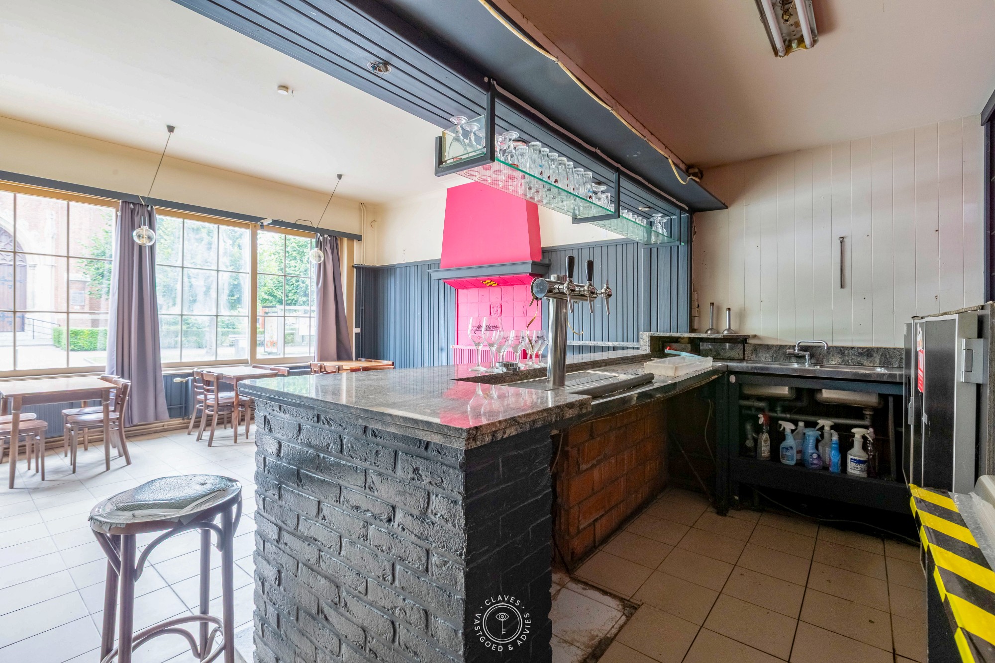 Karaktervol handelspand met woonst op topligging tegenover kerkplein - foto 5