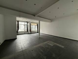 Bent u op zoek naar een interessante investering? Kijk dan zeker even naar dit vergund opbrengsteigendom. Het geheel bestaat uit...