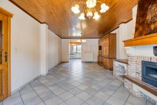 Deze woning is gelegen op de grens met Holsbeek en Kessel-Lo met een goede verbinding naar de autostrade.We betreden de woning via de inkomhal, deze...