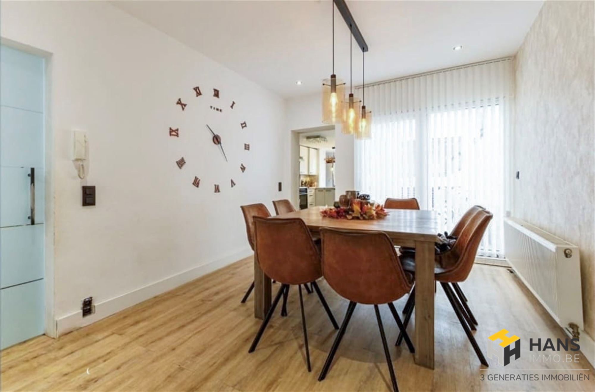 Instapklare woning (287 m²) met 3 slaapkamers, 2 badkamers en tuin (75 m²) in Deurne. - foto 2