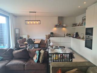 Instapklaar appartement op de 1ste verdieping met lift, 2 slaapkamers, groot terras en carport.INDELING:- inkomhal met ruime vestiairekast en toilet...