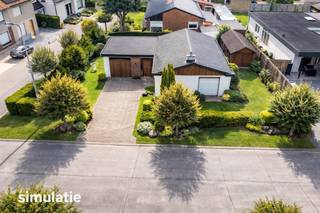 Te renoveren open bebouwing op een rustige locatie, ideaal voor wie op zoek is naar een woning die volledig naar eigen smaak kan worden...