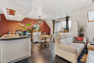 Recent and ready-to-move-in duplex apartment for sale in the center of Ypres. This surprisingly spacious apartment has 2 bedrooms, a dressing room,...