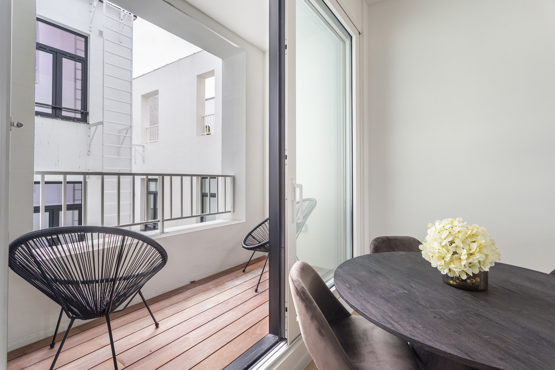 Hoogwaardig gerenoveerd appartement met terras op toplocatie - foto 3