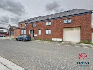 Trevi la Propriété vous présente cet ensemble immobilier exceptionnel situé Rue de la Cure à Farciennes, offrant un rendement locatif potentiel...