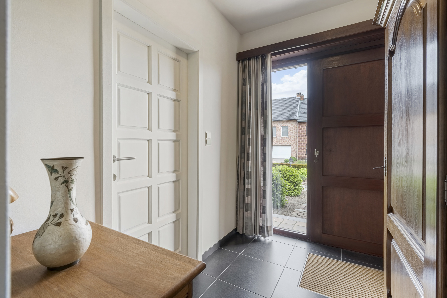 Instapklare 3-slpk woning met garage en kelder op 1719 m². - foto 2