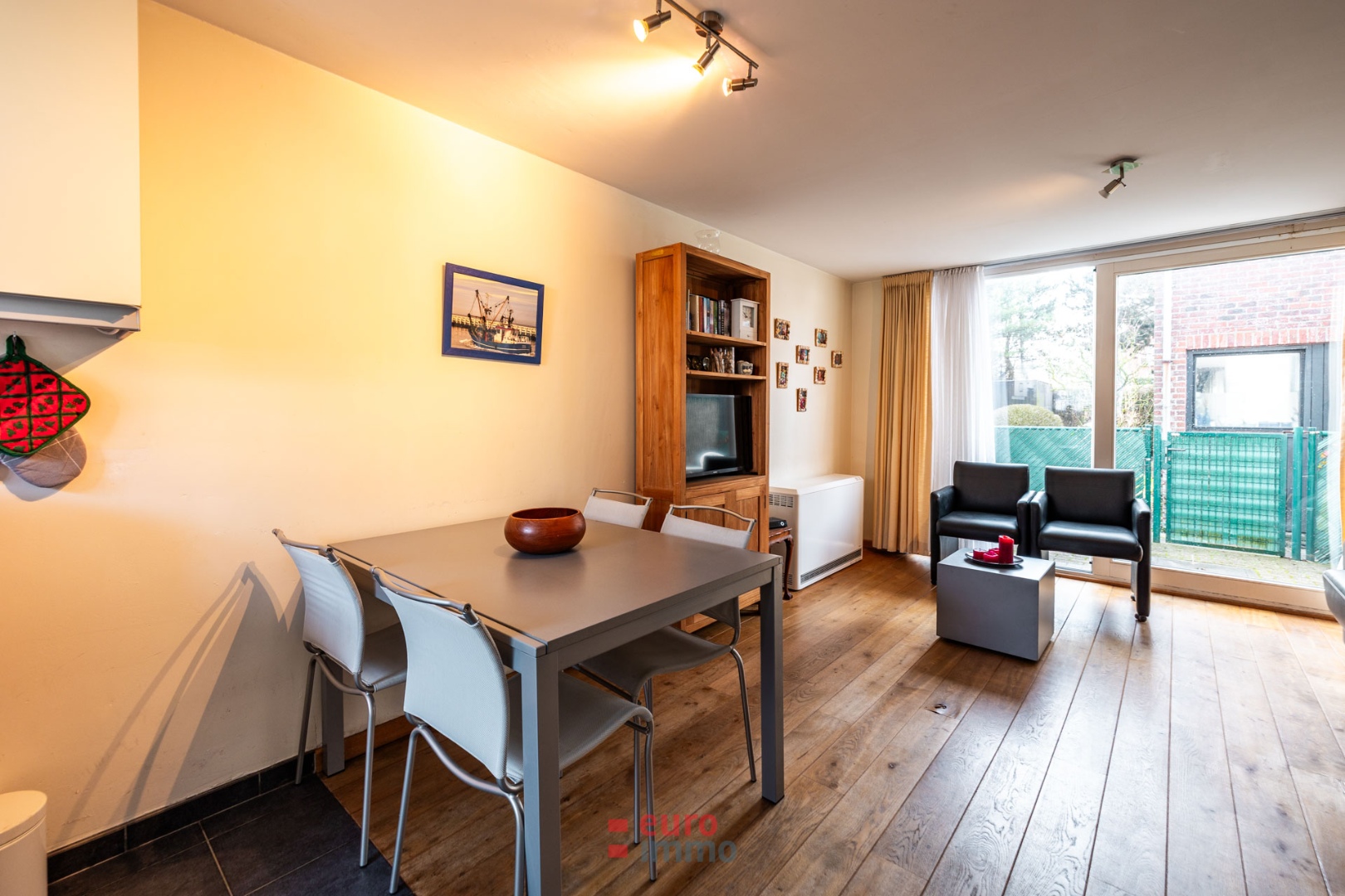 Nabij de havengeul gelegen, zéér gezellige woning met bijhorende parking! - foto 4